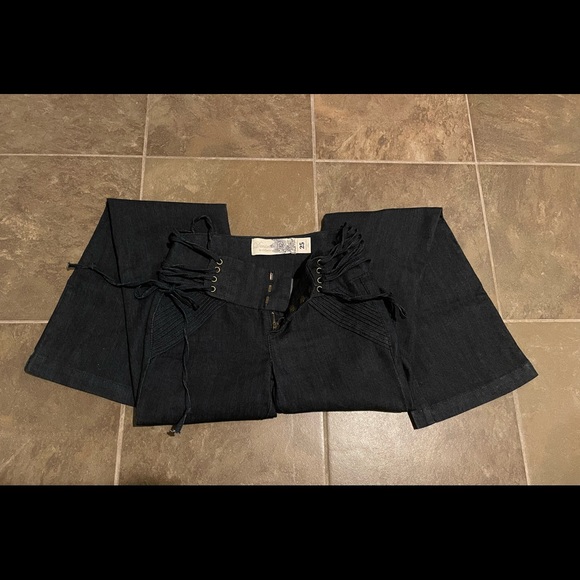 Le Chateau Denim - Dark Blue Jeans, Size 25 x 33 - Picture 6 of 8